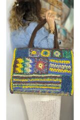 Kağıt iple örülmüş etnik desenli mavi sarı renkli kadın plaj kol çantası