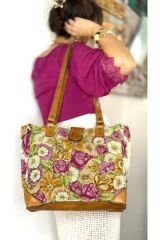 Üç boyutlu kabartmalı yazmanın çantaya dönüşmüş hali tamamen el işçiliği deri detaylı omuz çantası