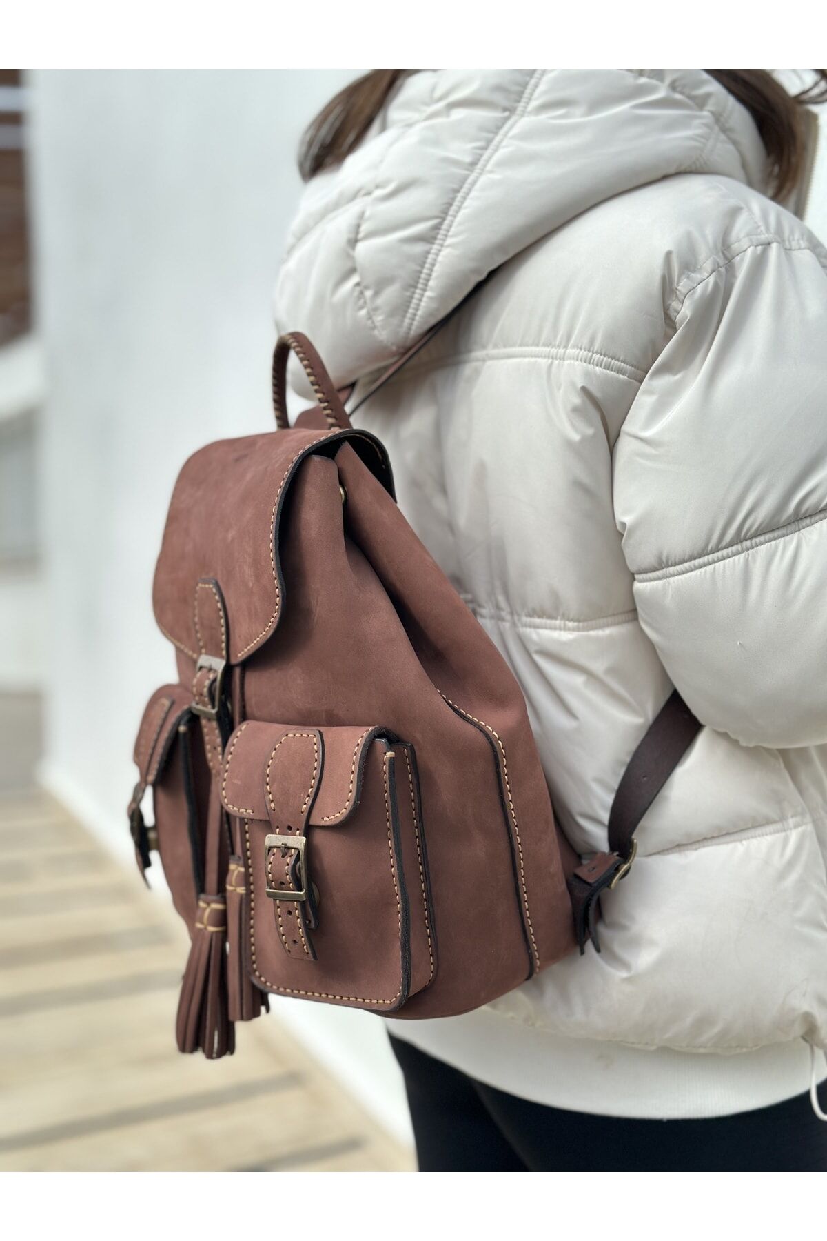 %100 Nubuk Deri Tamamıyla El Işçiliği Çift Cepli Sırt Çantası