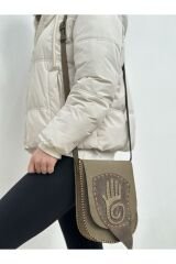 %100 Nubuk Deri Tamamıyla El Işçiliği El Işlemeli Kadın Haki Postacı Çanta