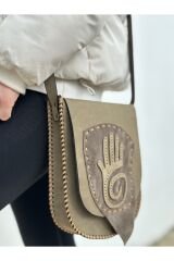 %100 Nubuk Deri Tamamıyla El Işçiliği El Işlemeli Kadın Haki Postacı Çanta