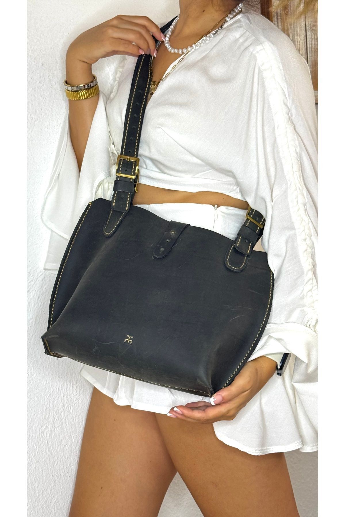 %100 gerçek deri el yapımı tek bölmeli kadın  siyah omuz çantası