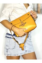 % 100 Gerçek Deri El Yapımı Düğme Kapamalı Kadın Sarı Kol Omuz Çantası Çapraz Ek Askı