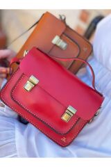 %100 Deri Elyapımı Kadın Kırmızı Postacı Çanta Omuz Askılı Çanta Çift Kilitli Çapraz El Çantası