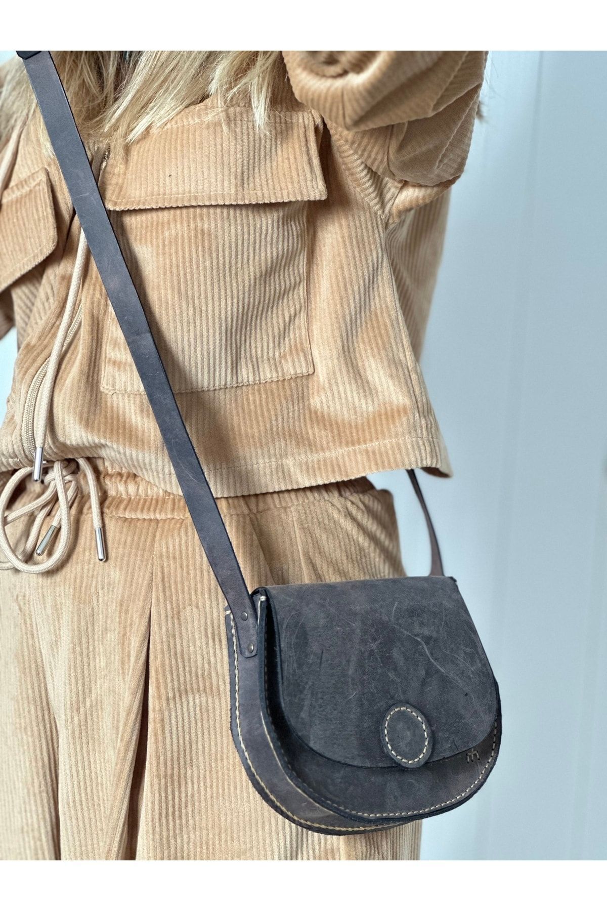 %100 Hakiki Deri El Yapımı Kadın Siyah Kilitli Postacı Çanta Omuz Askılı Çapraz Çanta