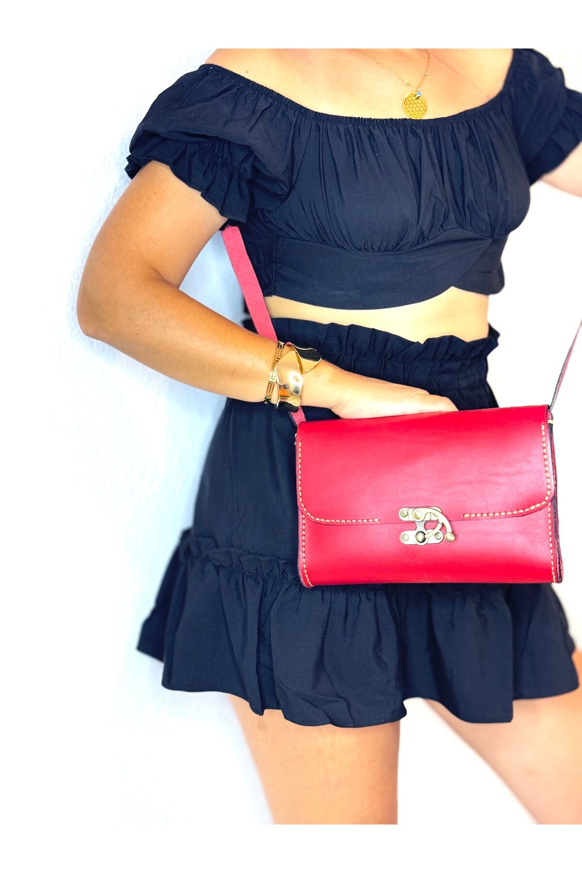 %100 Hakiki Deri El Yapımı Kadın Kırmızı Kilitli Postacı Çanta Omuz Askılı Dikdörtgen Çanta